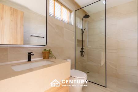 New Modern 250 sqm pool villa in Thap Tai Hua Hin