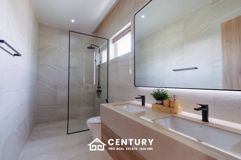 New Modern 250 sqm pool villa in Thap Tai Hua Hin