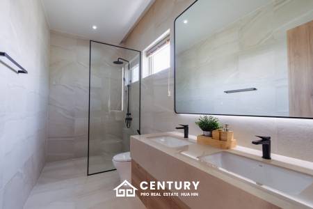 New Modern 250 sqm pool villa in Thap Tai Hua Hin