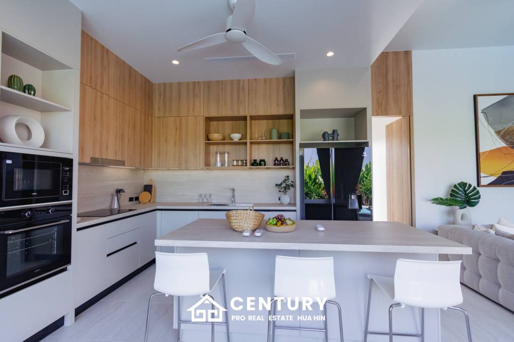 New Modern 250 sqm pool villa in Thap Tai Hua Hin