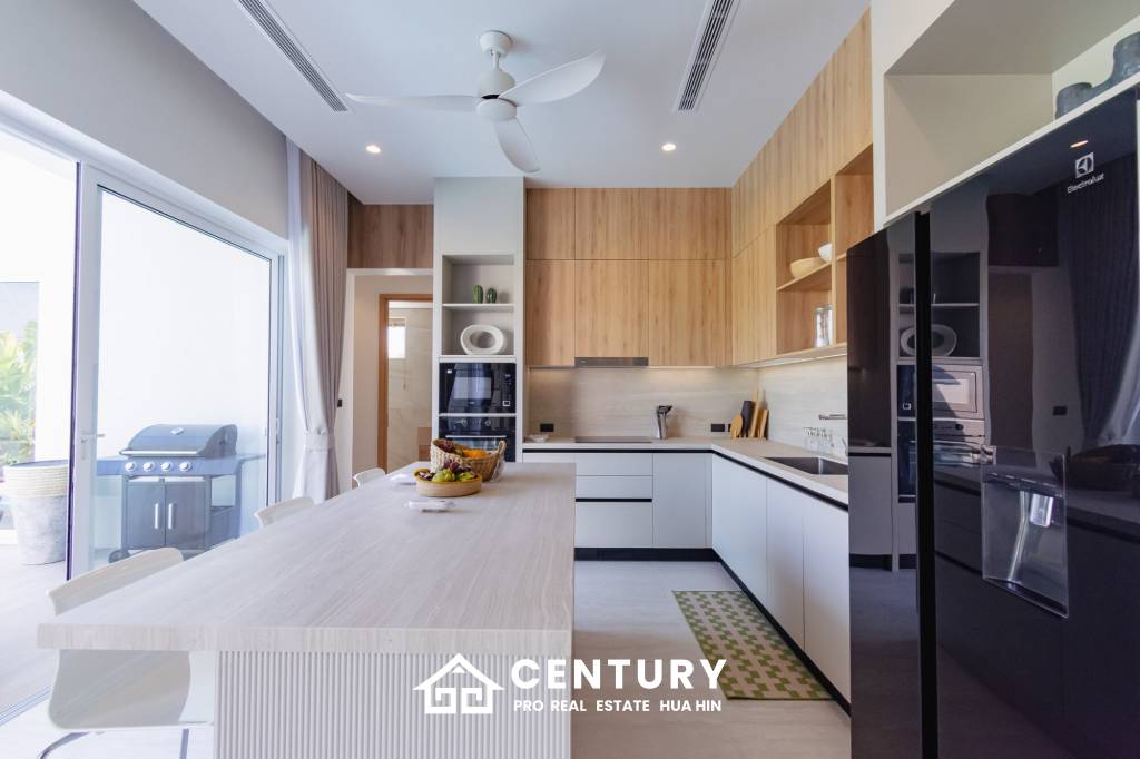 New Modern 250 sqm pool villa in Thap Tai Hua Hin