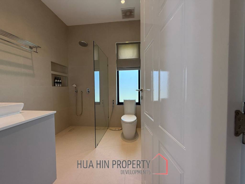 Large Luxury 6 bed pool vila