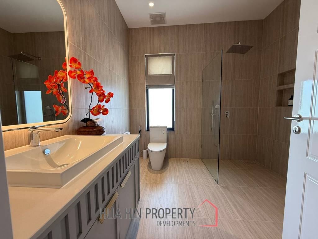 Large Luxury 6 bed pool vila