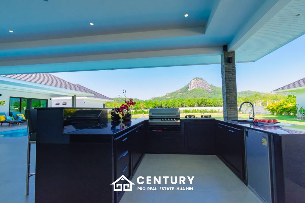 Large Luxury 6 bed pool vila