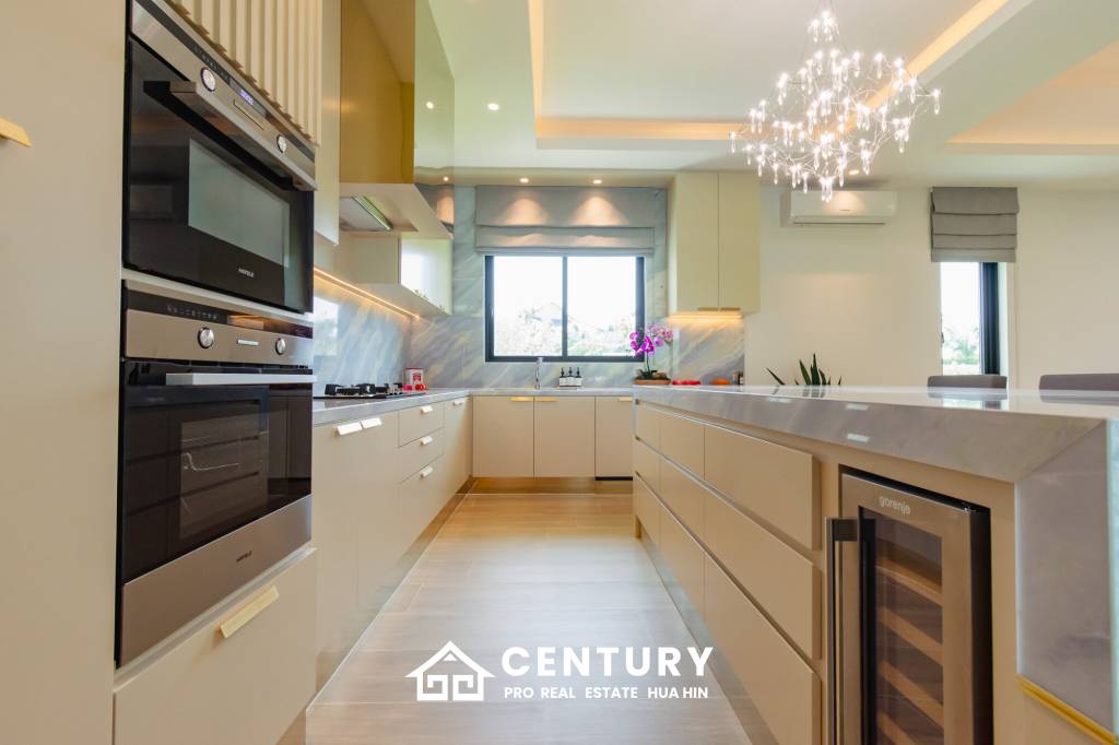 Large Luxury 6 bed pool vila