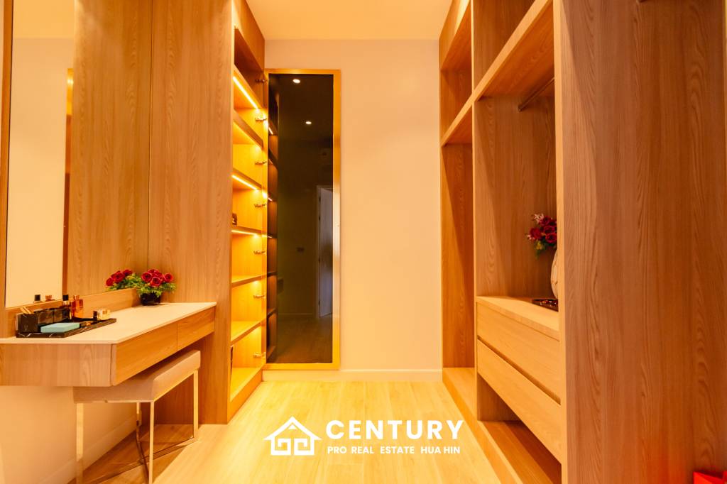 Large Luxury 6 bed pool vila