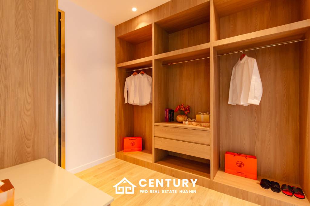 Large Luxury 6 bed pool vila