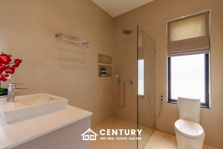 Large Luxury 6 bed pool vila