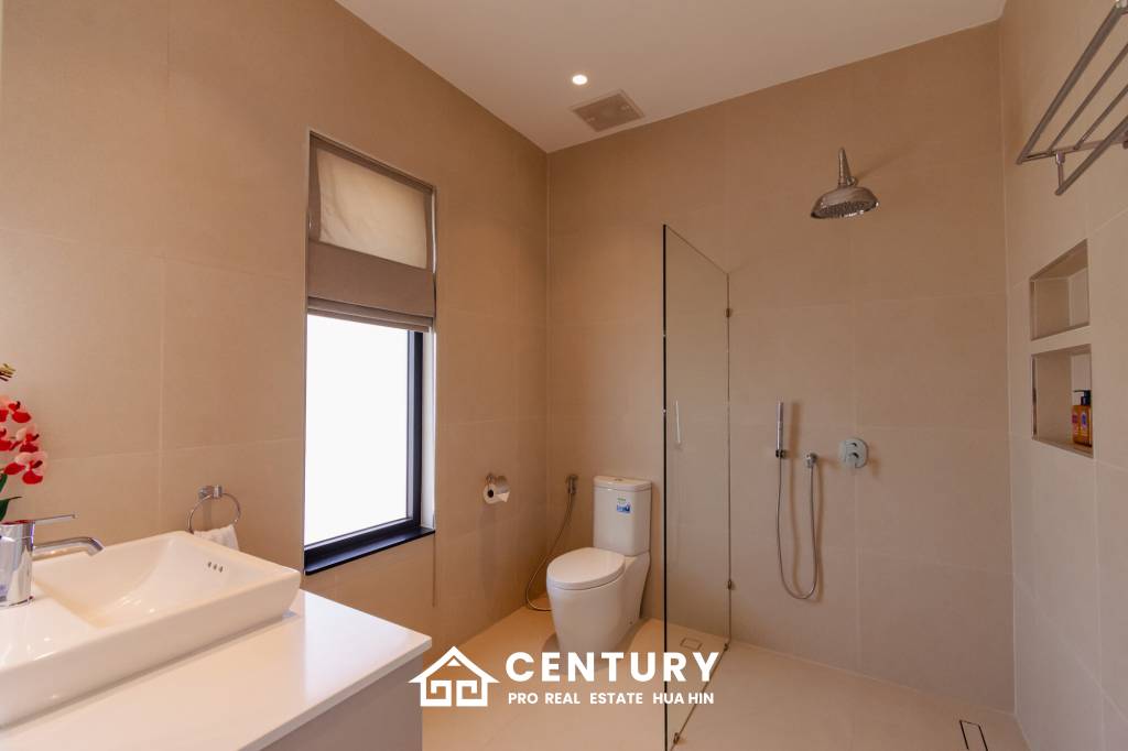 Large Luxury 6 bed pool vila