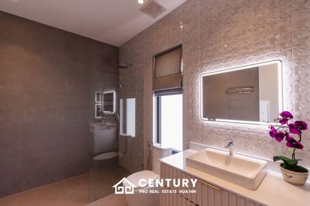 Large Luxury 6 bed pool vila