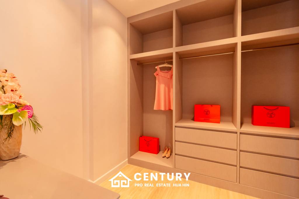 Large Luxury 6 bed pool vila