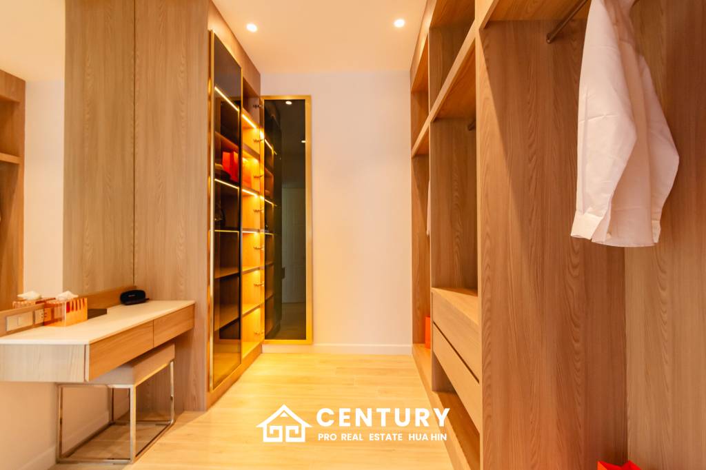 Large Luxury 6 bed pool vila