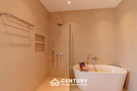 Large Luxury 6 bed pool vila