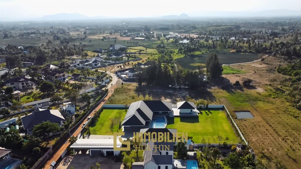 3.980 qm Grundstück / 15 Meter Infinity-Pool / 7 Schlafzimmer