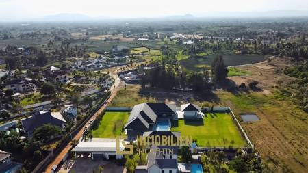 3.980 qm Grundstück / 15 Meter Infinity-Pool / 7 Schlafzimmer