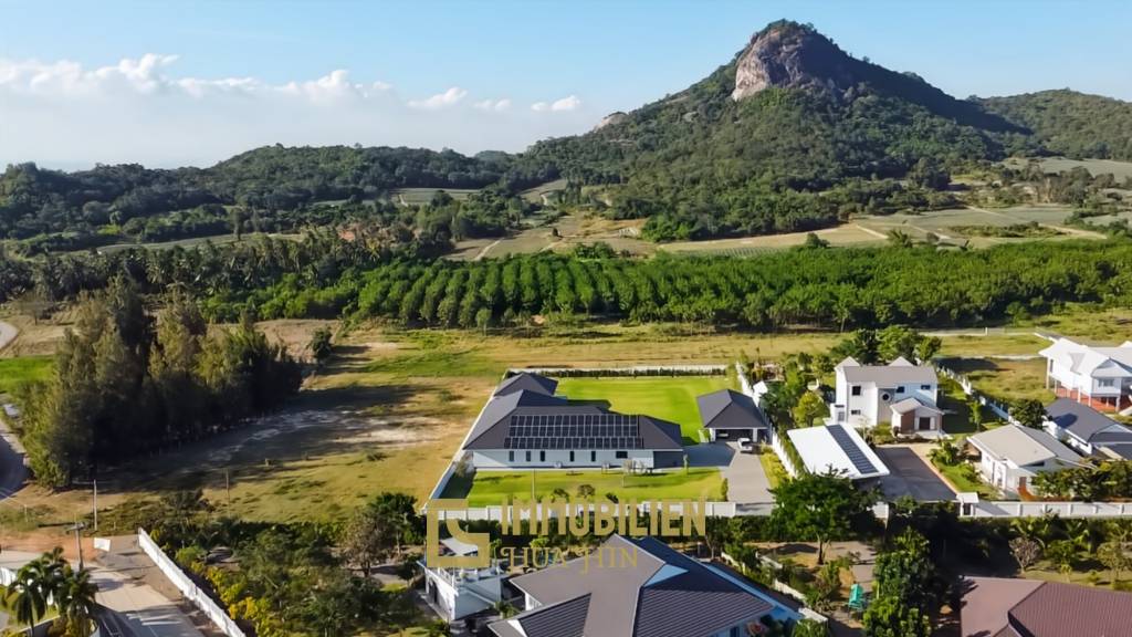 3.980 qm Grundstück / 15 Meter Infinity-Pool / 7 Schlafzimmer