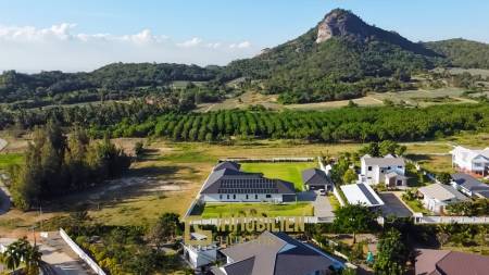 3.980 qm Grundstück / 15 Meter Infinity-Pool / 7 Schlafzimmer