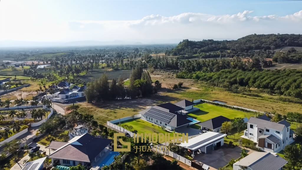 3.980 qm Grundstück / 15 Meter Infinity-Pool / 7 Schlafzimmer