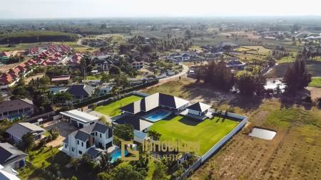 3.980 qm Grundstück / 15 Meter Infinity-Pool / 7 Schlafzimmer