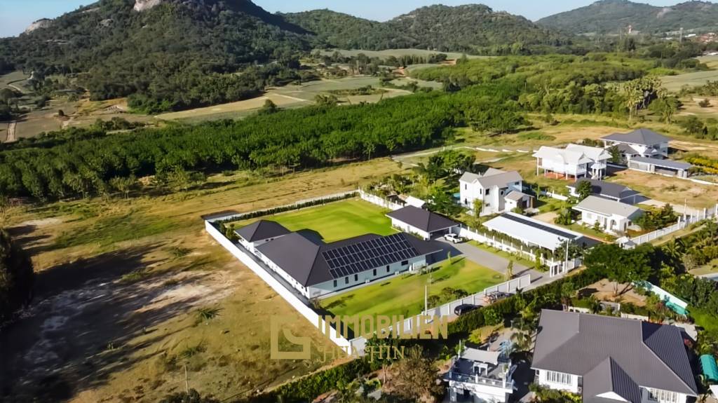 3.980 qm Grundstück / 15 Meter Infinity-Pool / 7 Schlafzimmer