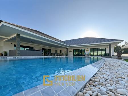 3.980 qm Grundstück / 15 Meter Infinity-Pool / 7 Schlafzimmer