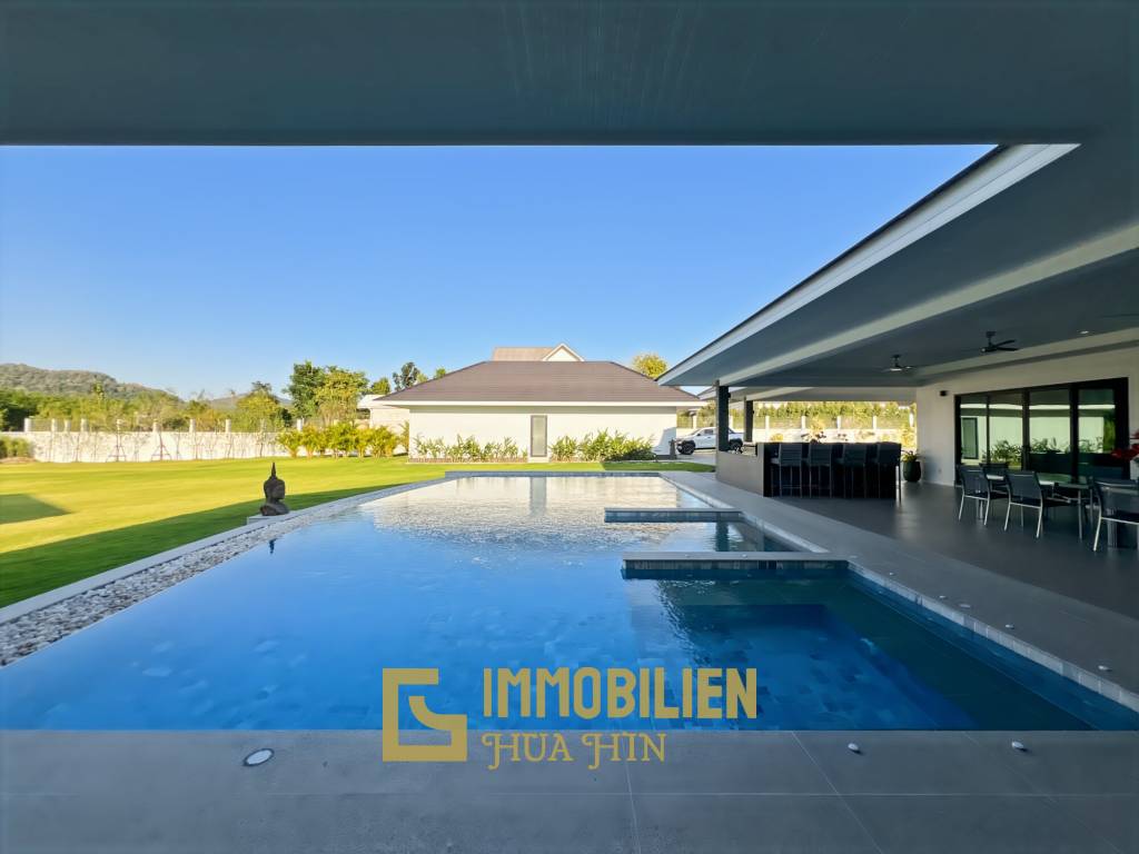 3.980 qm Grundstück / 15 Meter Infinity-Pool / 7 Schlafzimmer