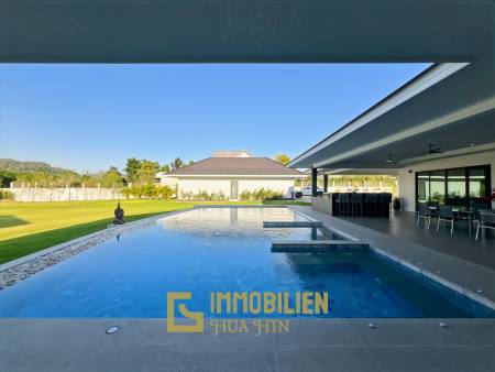 3.980 qm Grundstück / 15 Meter Infinity-Pool / 7 Schlafzimmer