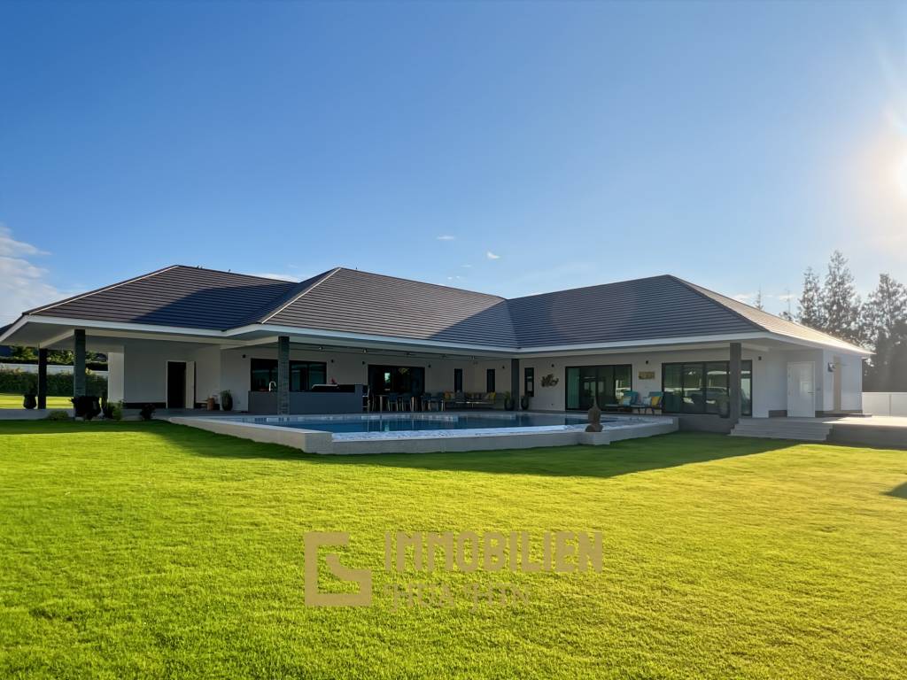 3.980 qm Grundstück / 15 Meter Infinity-Pool / 7 Schlafzimmer