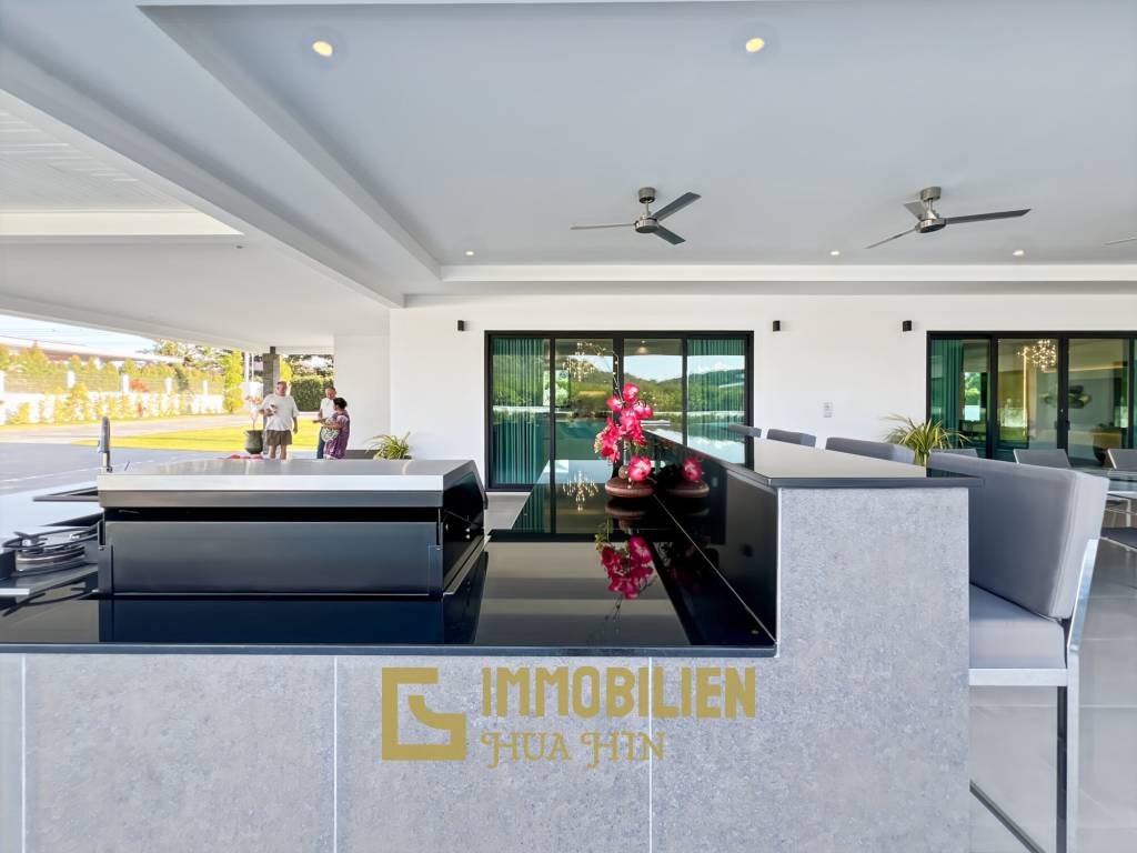 3.980 qm Grundstück / 15 Meter Infinity-Pool / 7 Schlafzimmer