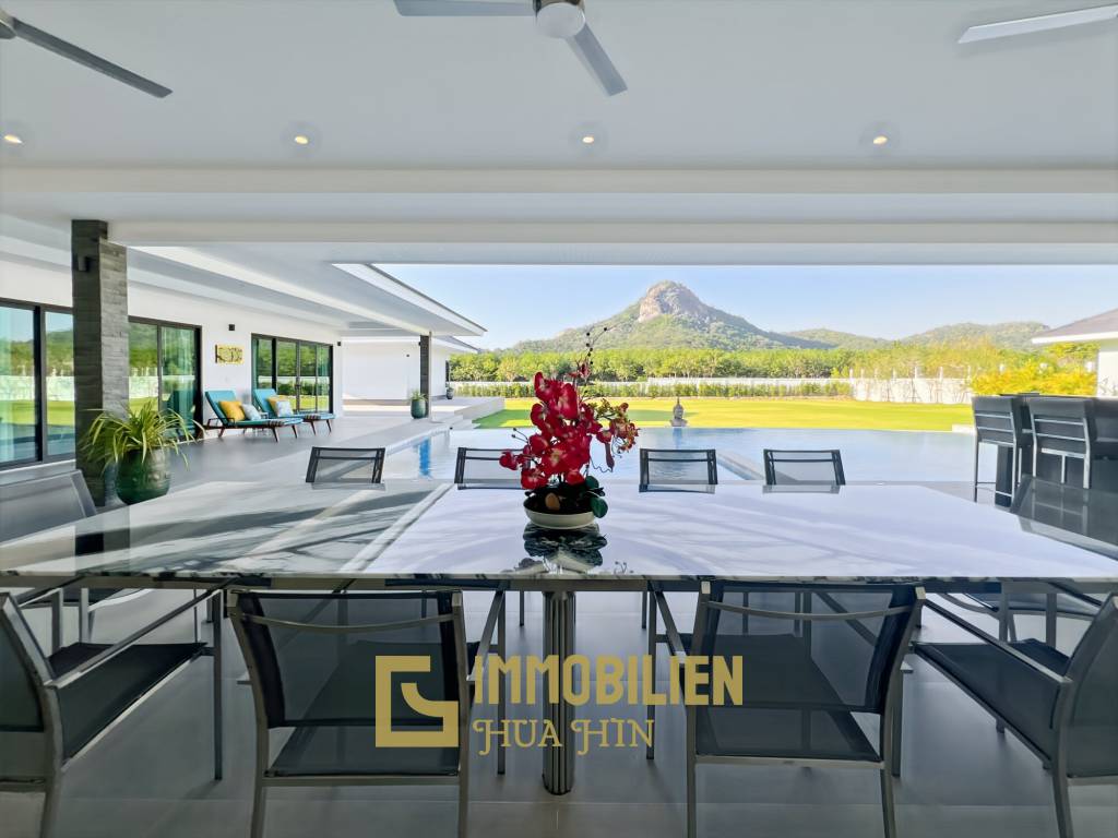 3.980 qm Grundstück / 15 Meter Infinity-Pool / 7 Schlafzimmer