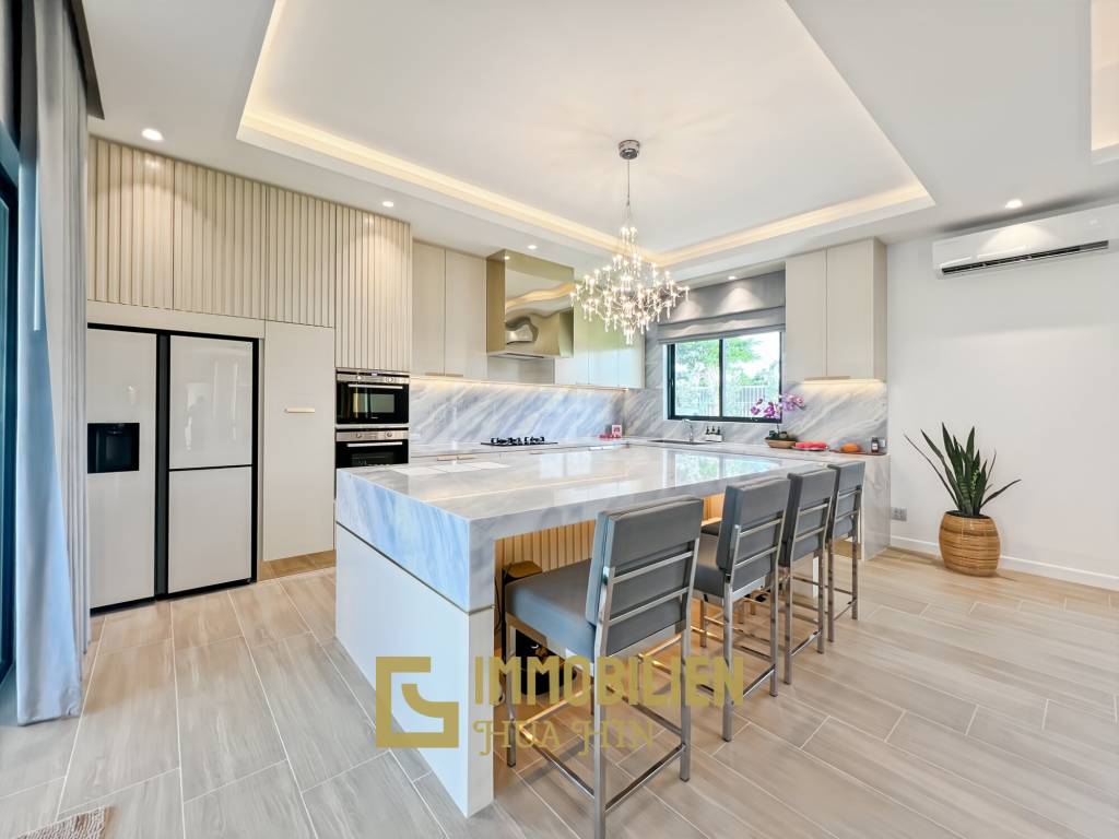 3.980 qm Grundstück / 15 Meter Infinity-Pool / 7 Schlafzimmer