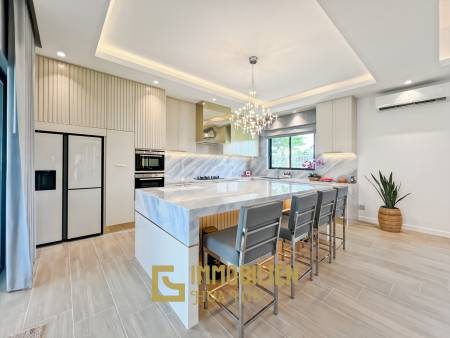 3.980 qm Grundstück / 15 Meter Infinity-Pool / 7 Schlafzimmer