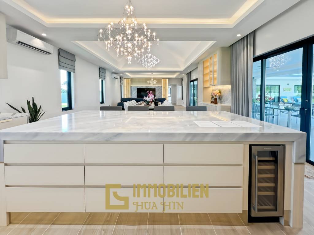 3.980 qm Grundstück / 15 Meter Infinity-Pool / 7 Schlafzimmer