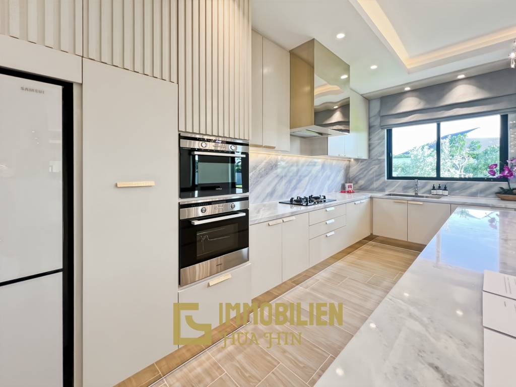 3.980 qm Grundstück / 15 Meter Infinity-Pool / 7 Schlafzimmer