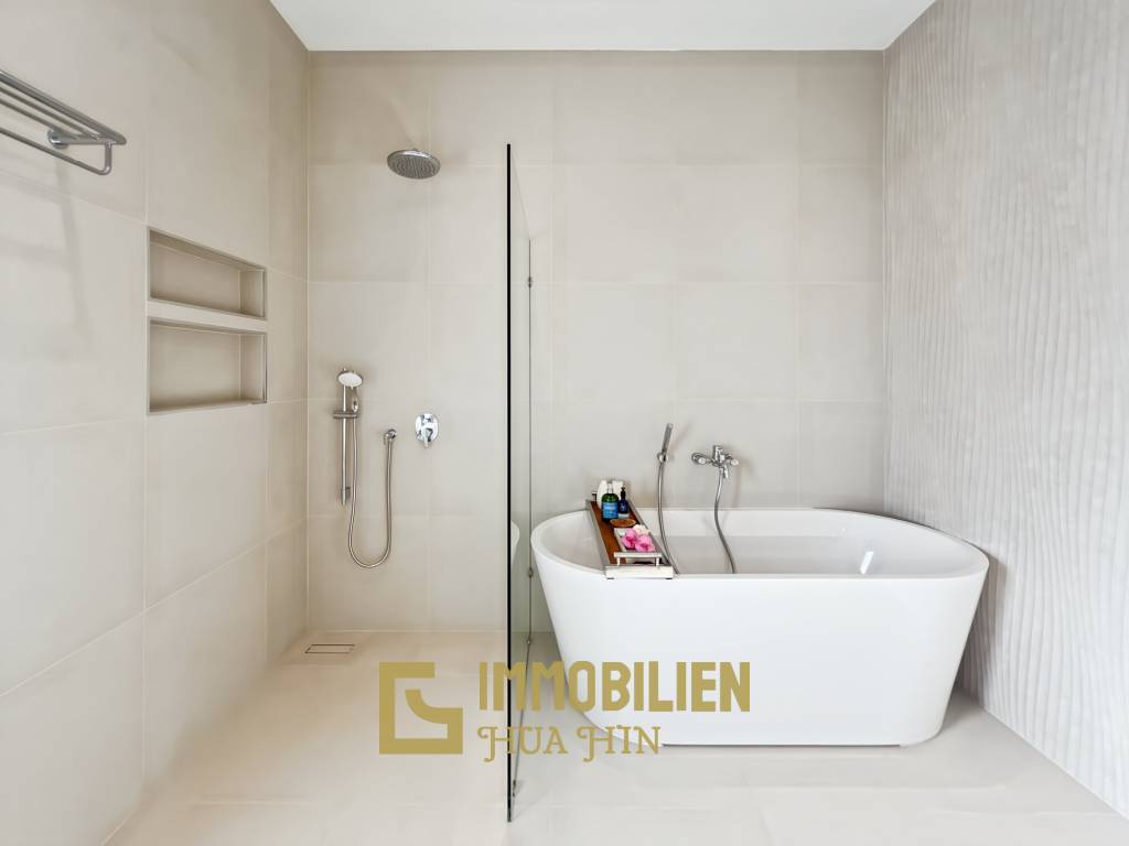 3.980 qm Grundstück / 15 Meter Infinity-Pool / 7 Schlafzimmer