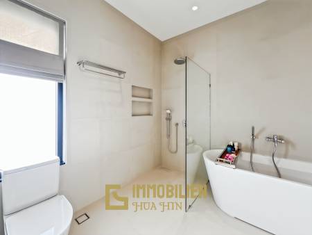 3.980 qm Grundstück / 15 Meter Infinity-Pool / 7 Schlafzimmer