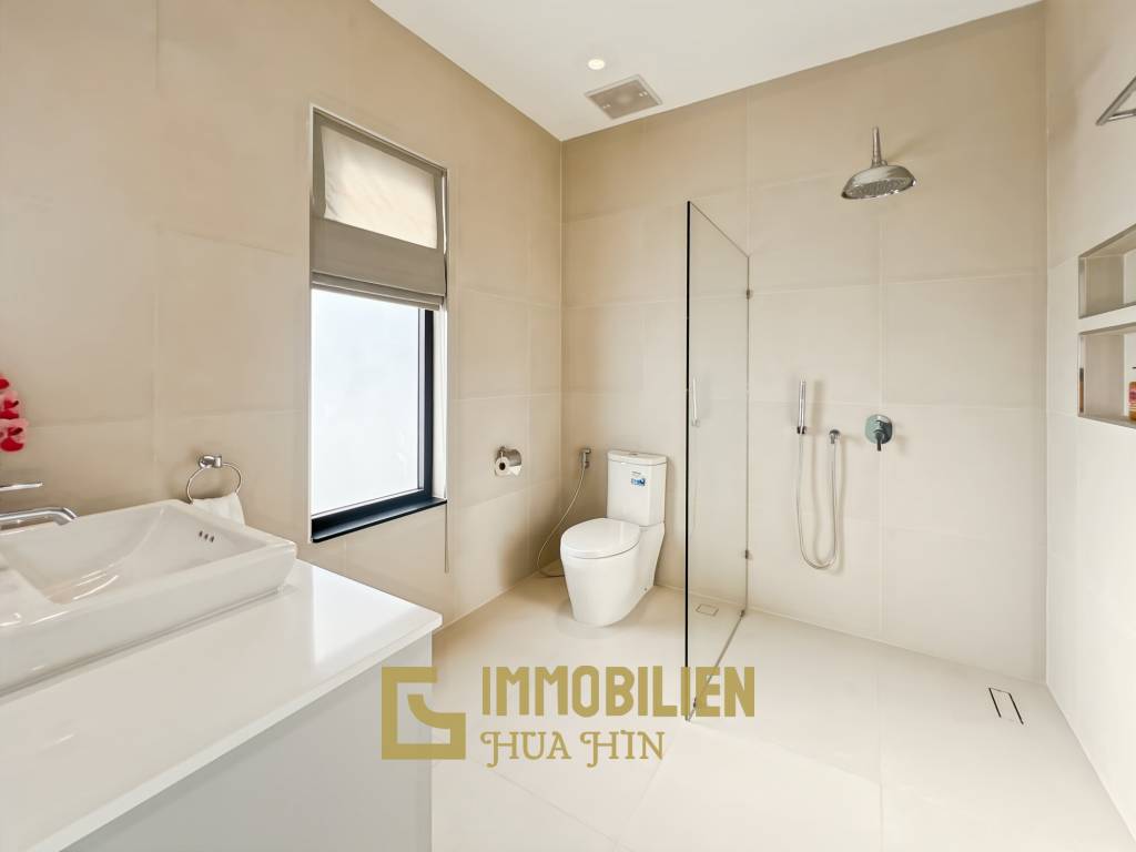 3.980 qm Grundstück / 15 Meter Infinity-Pool / 7 Schlafzimmer