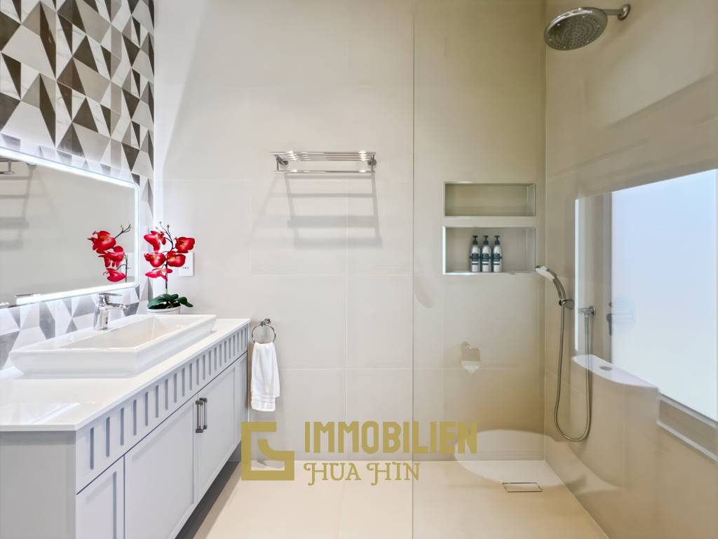 3.980 qm Grundstück / 15 Meter Infinity-Pool / 7 Schlafzimmer