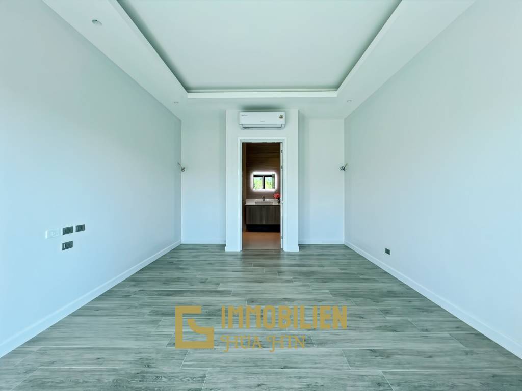 3.980 qm Grundstück / 15 Meter Infinity-Pool / 7 Schlafzimmer