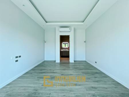 3.980 qm Grundstück / 15 Meter Infinity-Pool / 7 Schlafzimmer