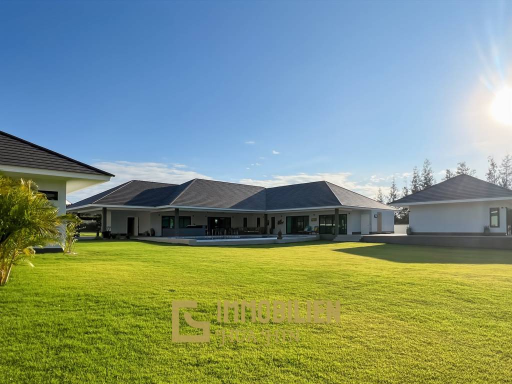 3.980 qm Grundstück / 15 Meter Infinity-Pool / 7 Schlafzimmer