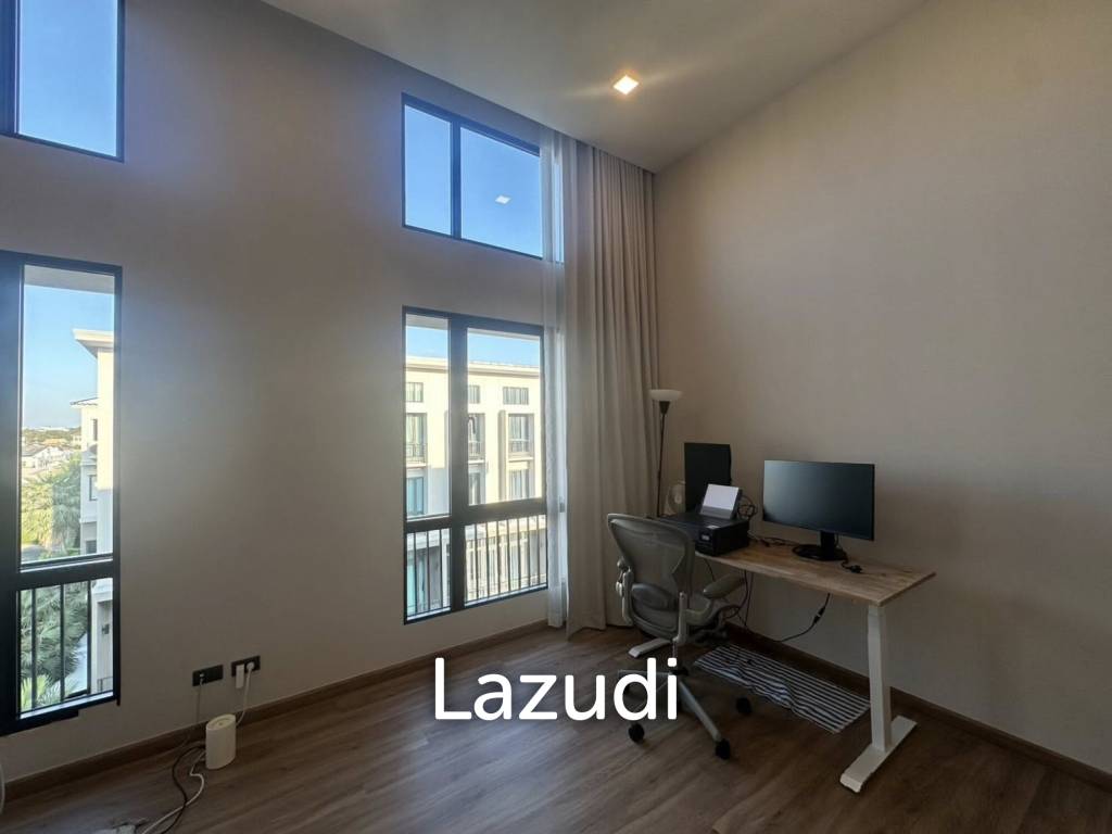 367 sqm modern townhouse in Patio Ratchayothin Chantharakasem Chatuchak