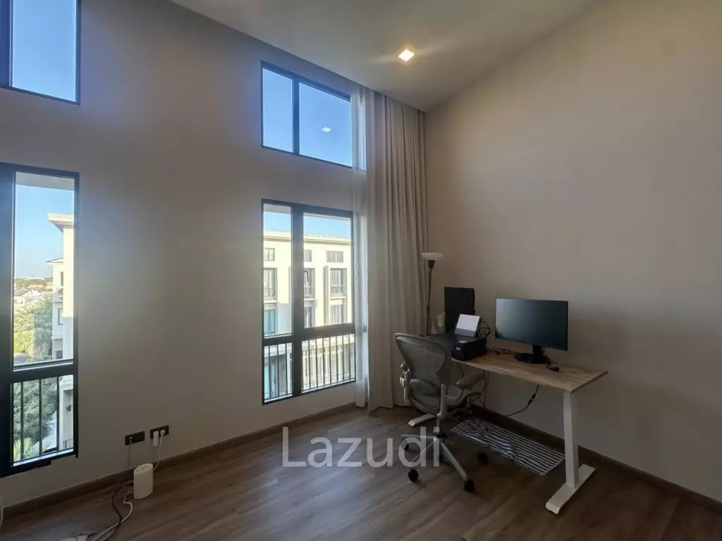 367 sqm modern townhouse in Patio Ratchayothin Chantharakasem Chatuchak