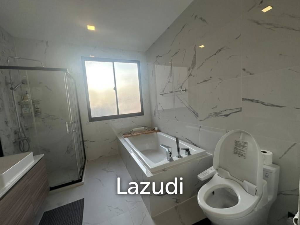 367 sqm modern townhouse in Patio Ratchayothin Chantharakasem Chatuchak