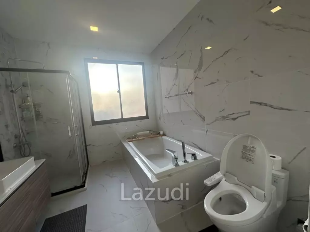 367 sqm modern townhouse in Patio Ratchayothin Chantharakasem Chatuchak