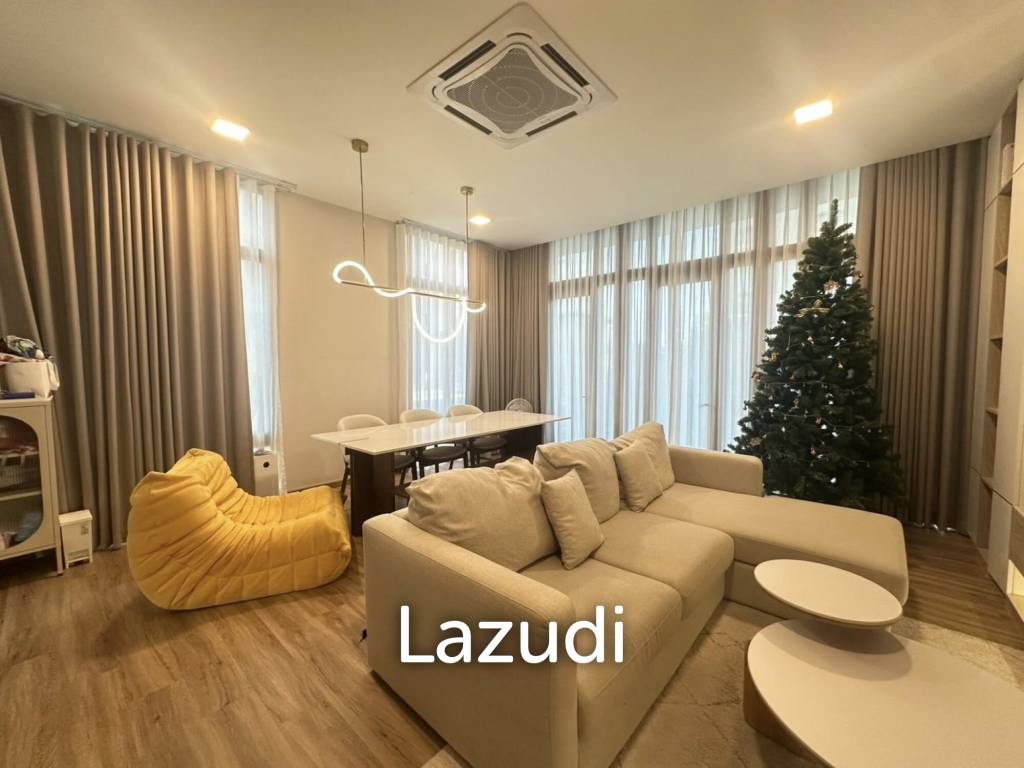 367 sqm modern townhouse in Patio Ratchayothin Chantharakasem Chatuchak