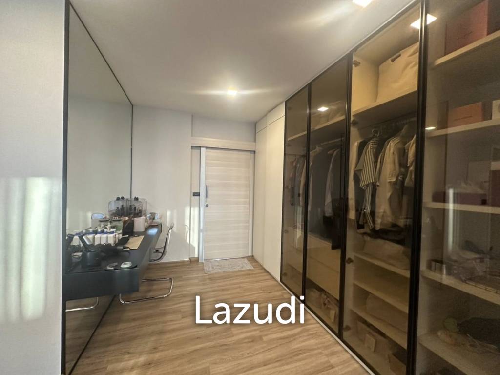 367 sqm modern townhouse in Patio Ratchayothin Chantharakasem Chatuchak