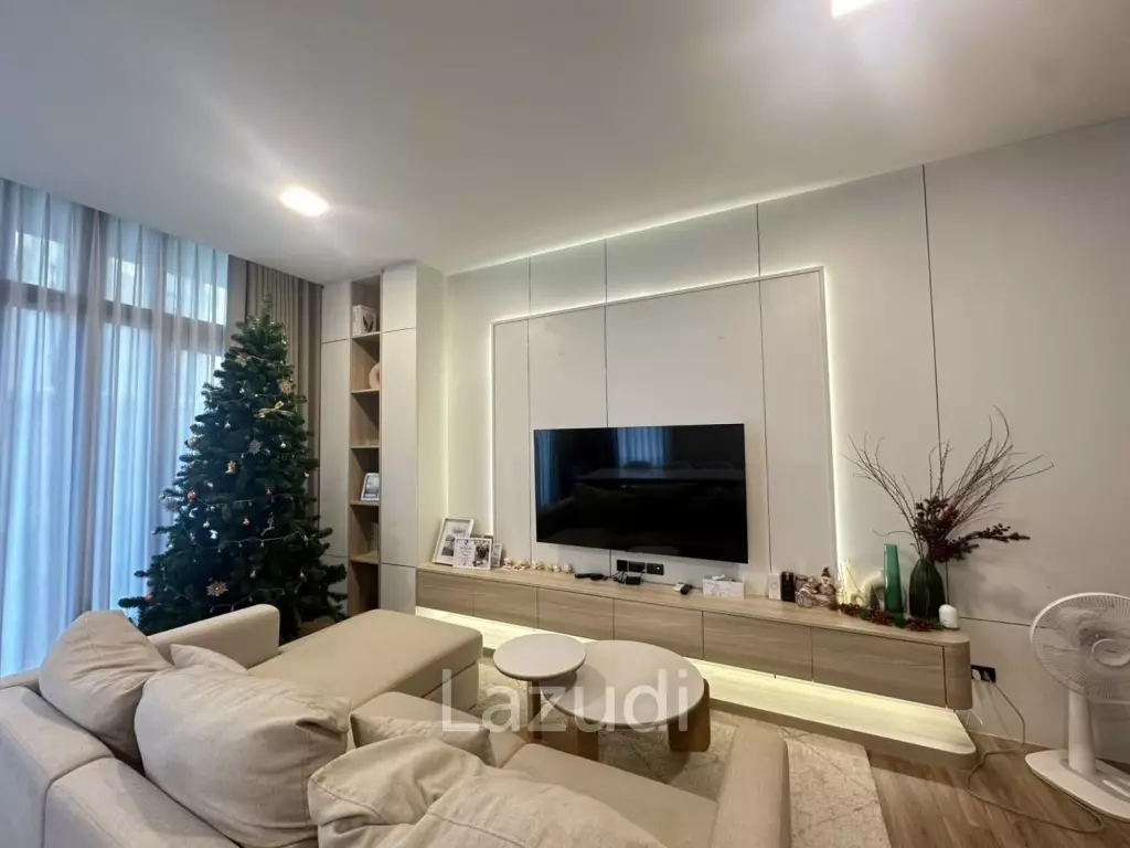 367 sqm modern townhouse in Patio Ratchayothin Chantharakasem Chatuchak