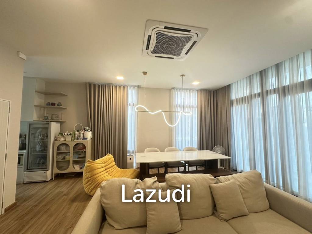 367 sqm modern townhouse in Patio Ratchayothin Chantharakasem Chatuchak