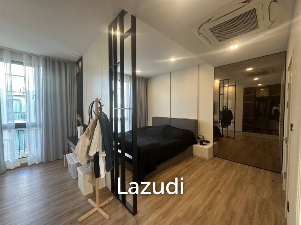 367 sqm modern townhouse in Patio Ratchayothin Chantharakasem Chatuchak